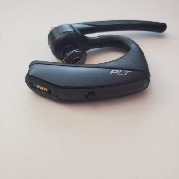 Plantronics Voyager 5200 - Single-Ear Bluetooth Headset - Picture 5 of 6